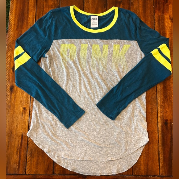 PINK Victoria's Secret Long Sleeve Tee - Picture 1 of 3